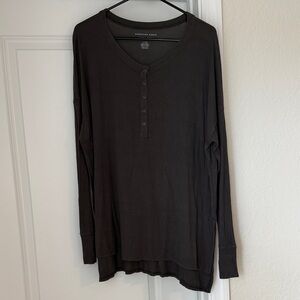 American Eagle Grey Long Sleeve Henley Shirt